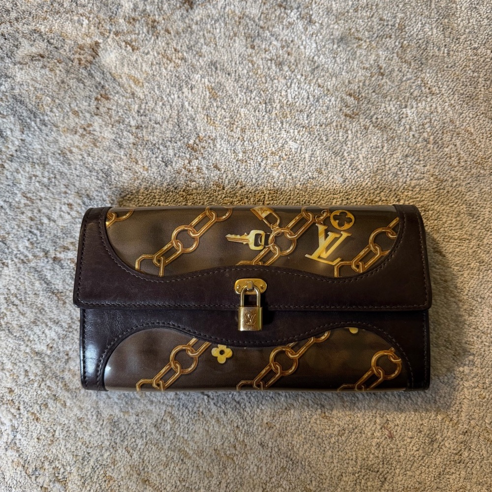 LOUIS VUITTON MONOGRAM CHARMS CHAIN WALLET - Picture 4 of 10